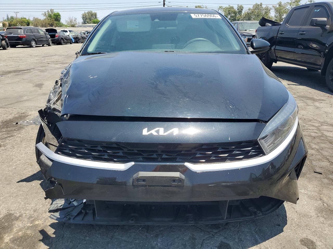 2022 Kia Forte Lxs - Image 5