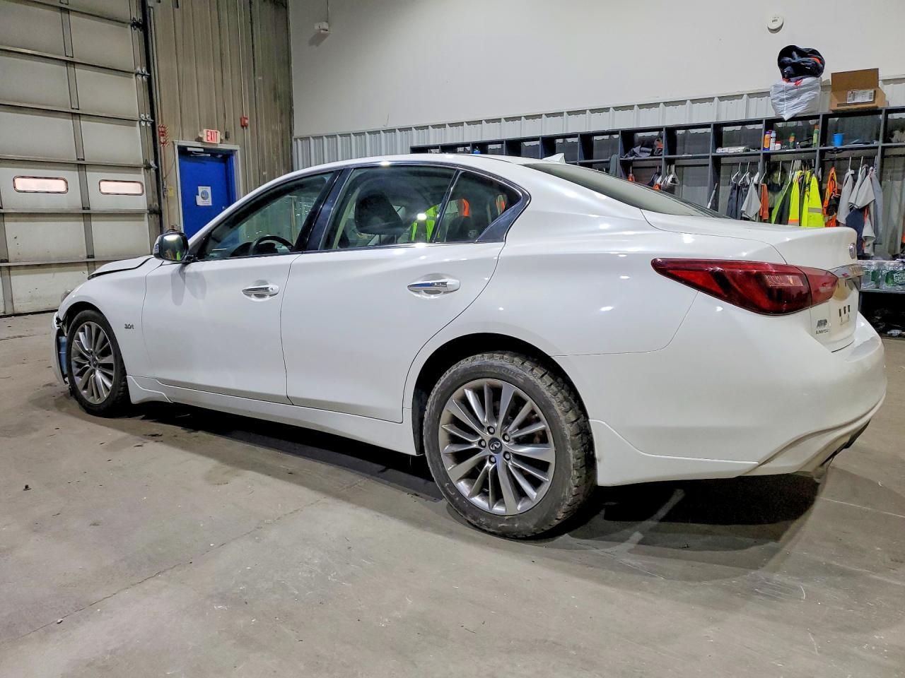 2018 Infiniti Q50 3.0T Luxe - Фото 2
