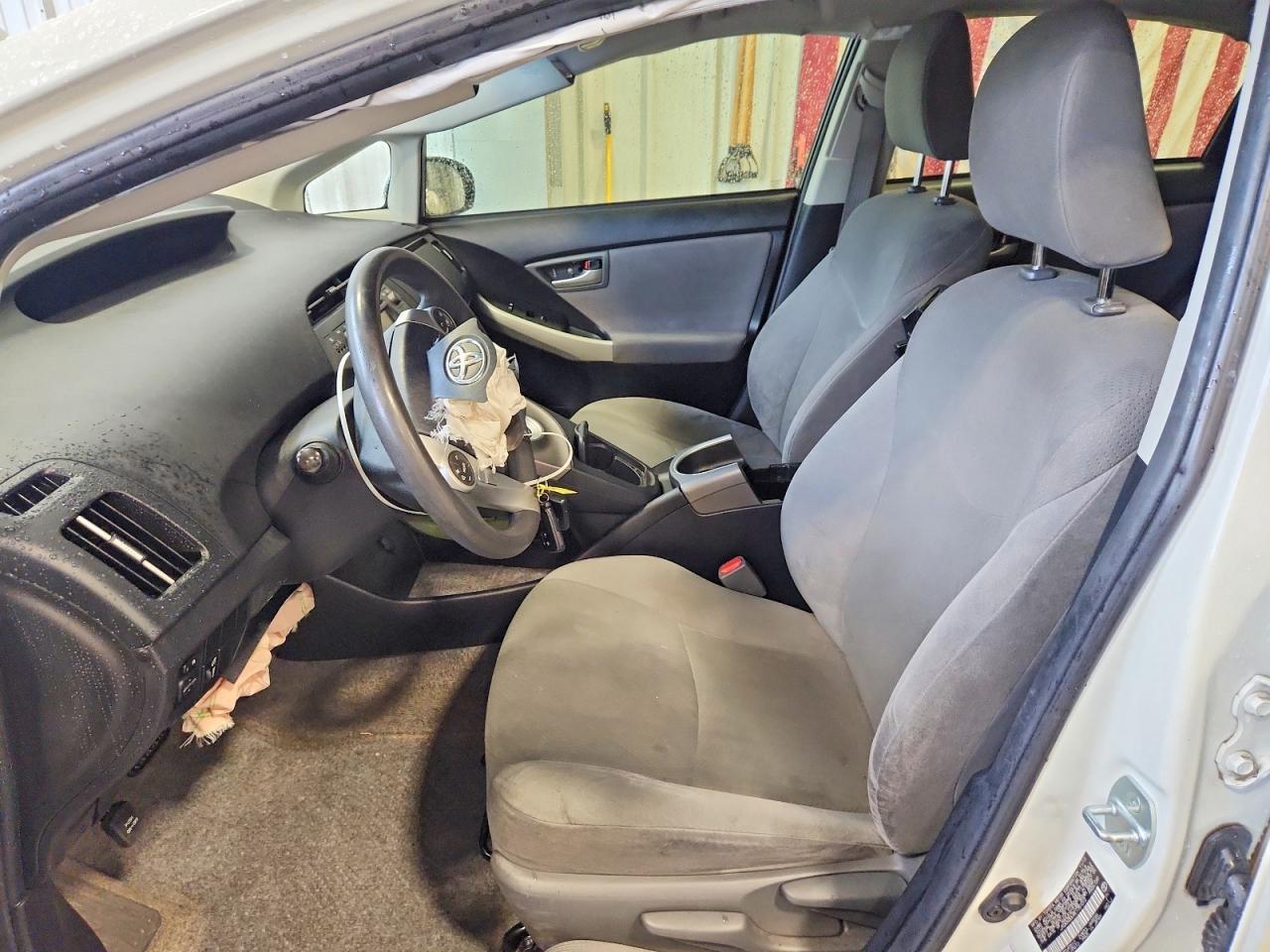 2014 Toyota Prius Two - Фото 7