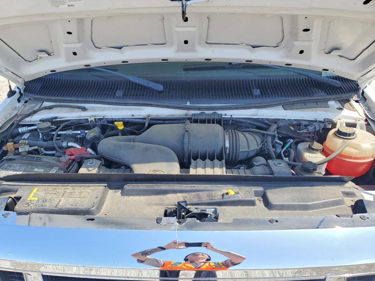 2017 Ford Econoline E450 Super Duty Cutaway Van - Image 7