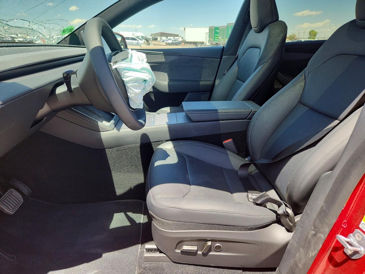 2026 Tesla Model Y - Фото 7
