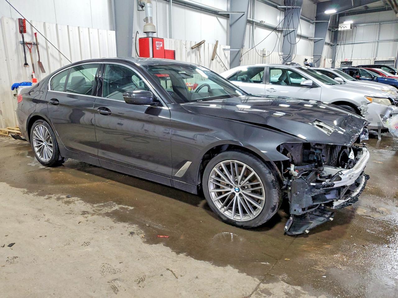 2020 BMW 530Xe - Фото 4