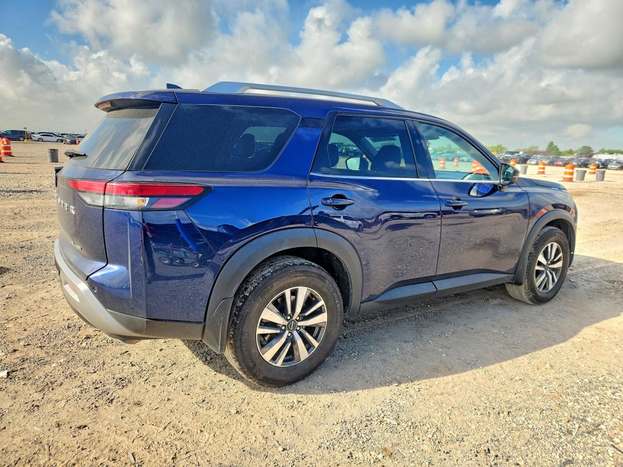 2024 Nissan Pathfinder Sl - Фото 3