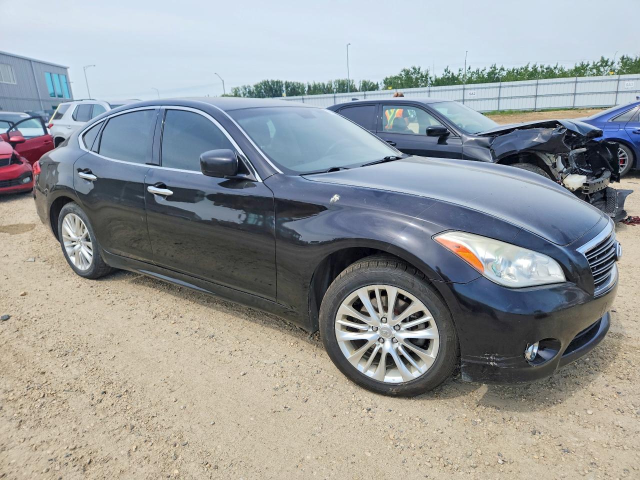2012 Infiniti M56 X - Image 4