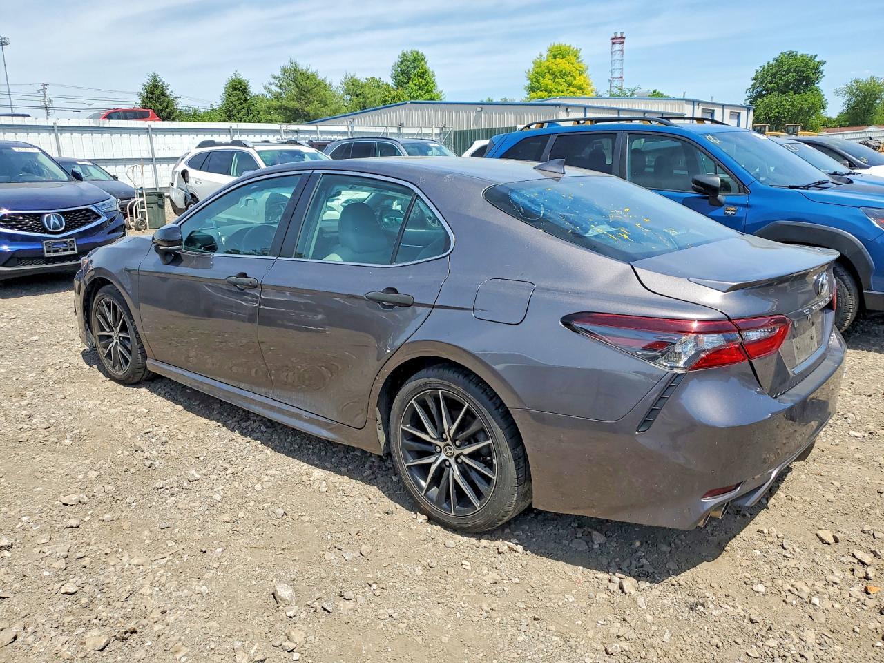 2022 Toyota Camry Hybrid Se - Фото 2