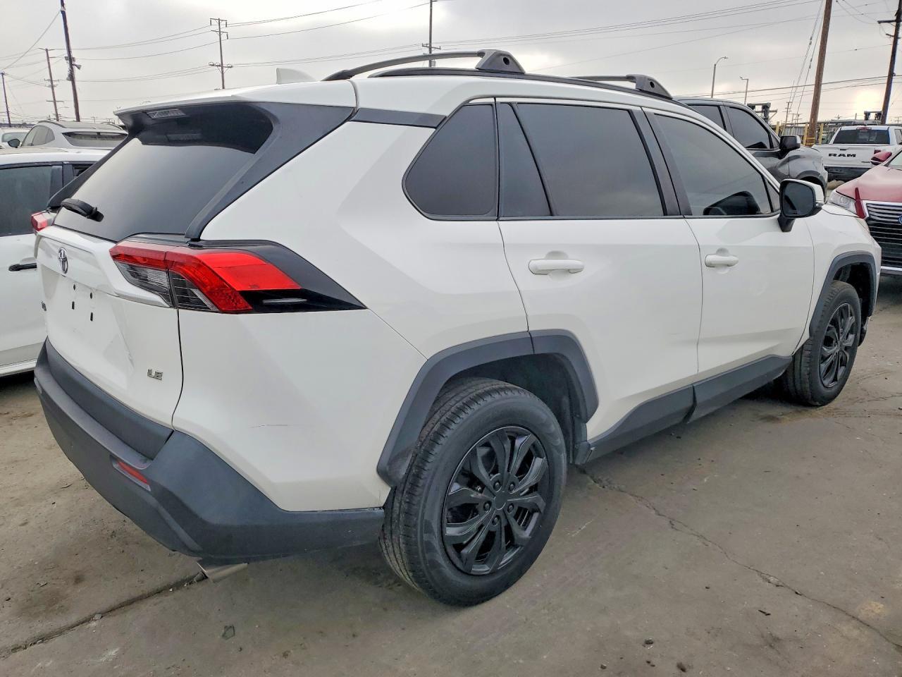 2019 Toyota Rav4 Le - Фото 3