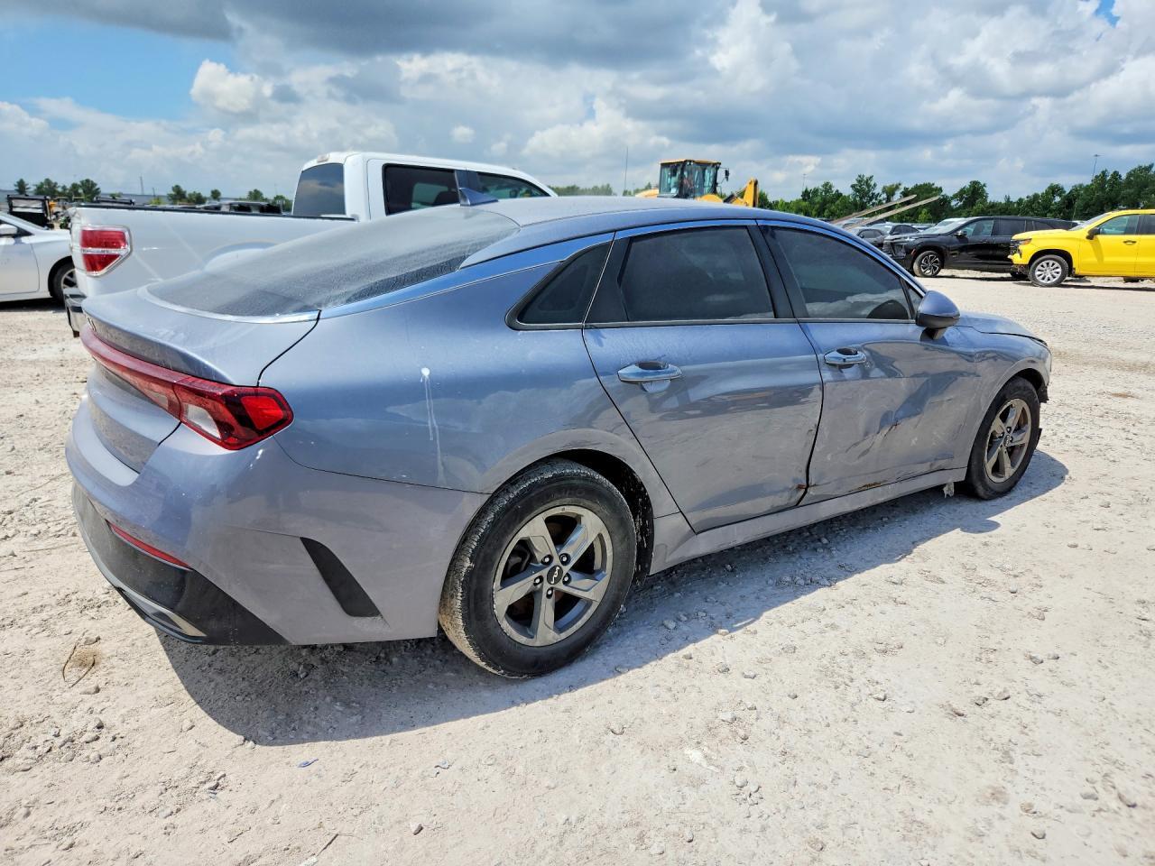 2022 Kia K5 Lxs - Image 3