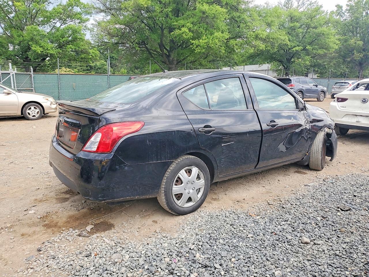 2017 Nissan Versa 1.6 S Plus - Image 3