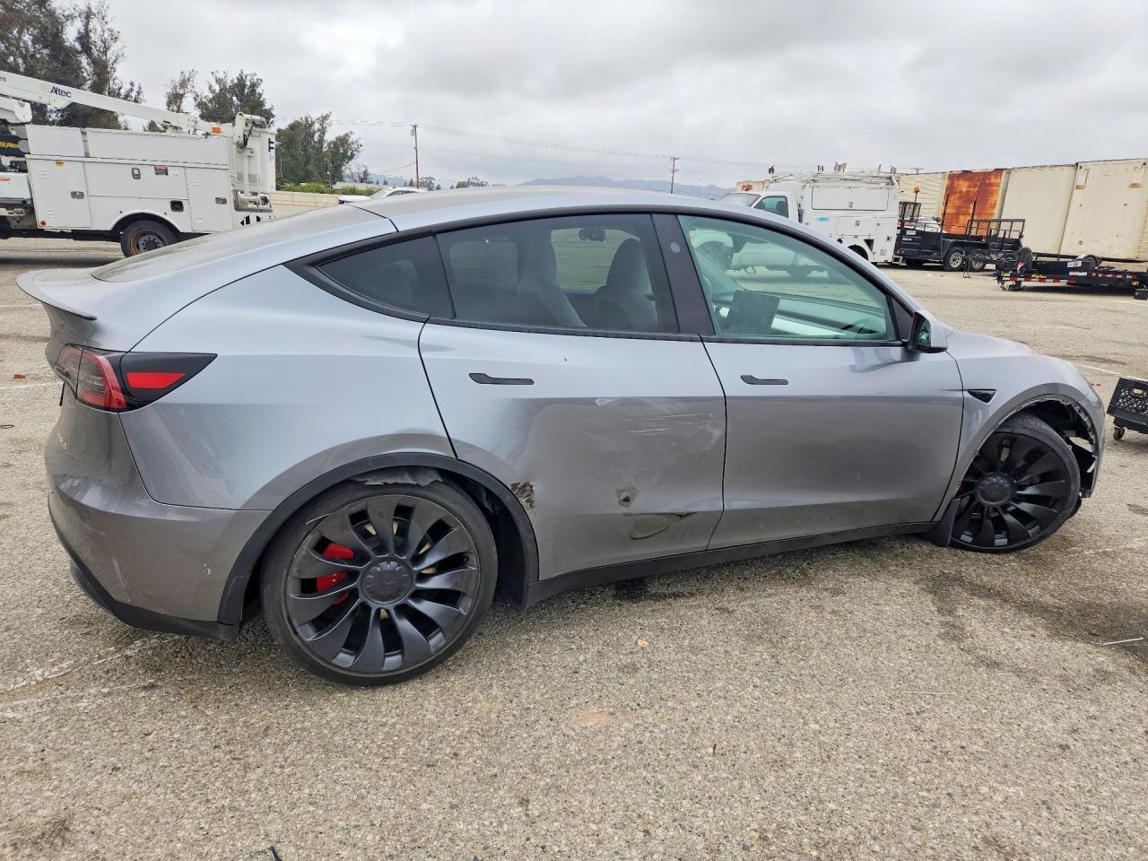 2024 Tesla Model Y - Фото 3