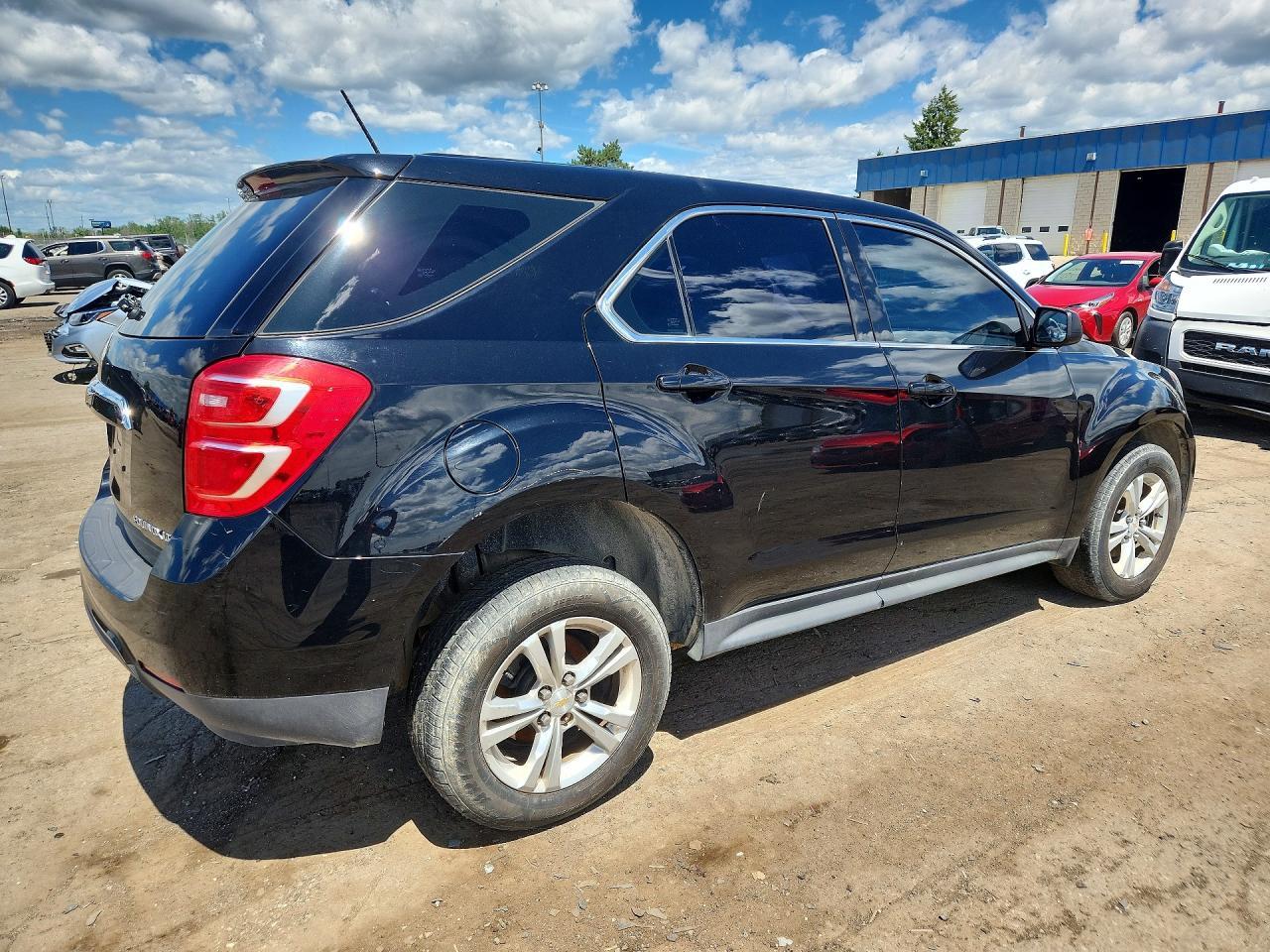 2017 Chevrolet Equinox Ls - Image 3