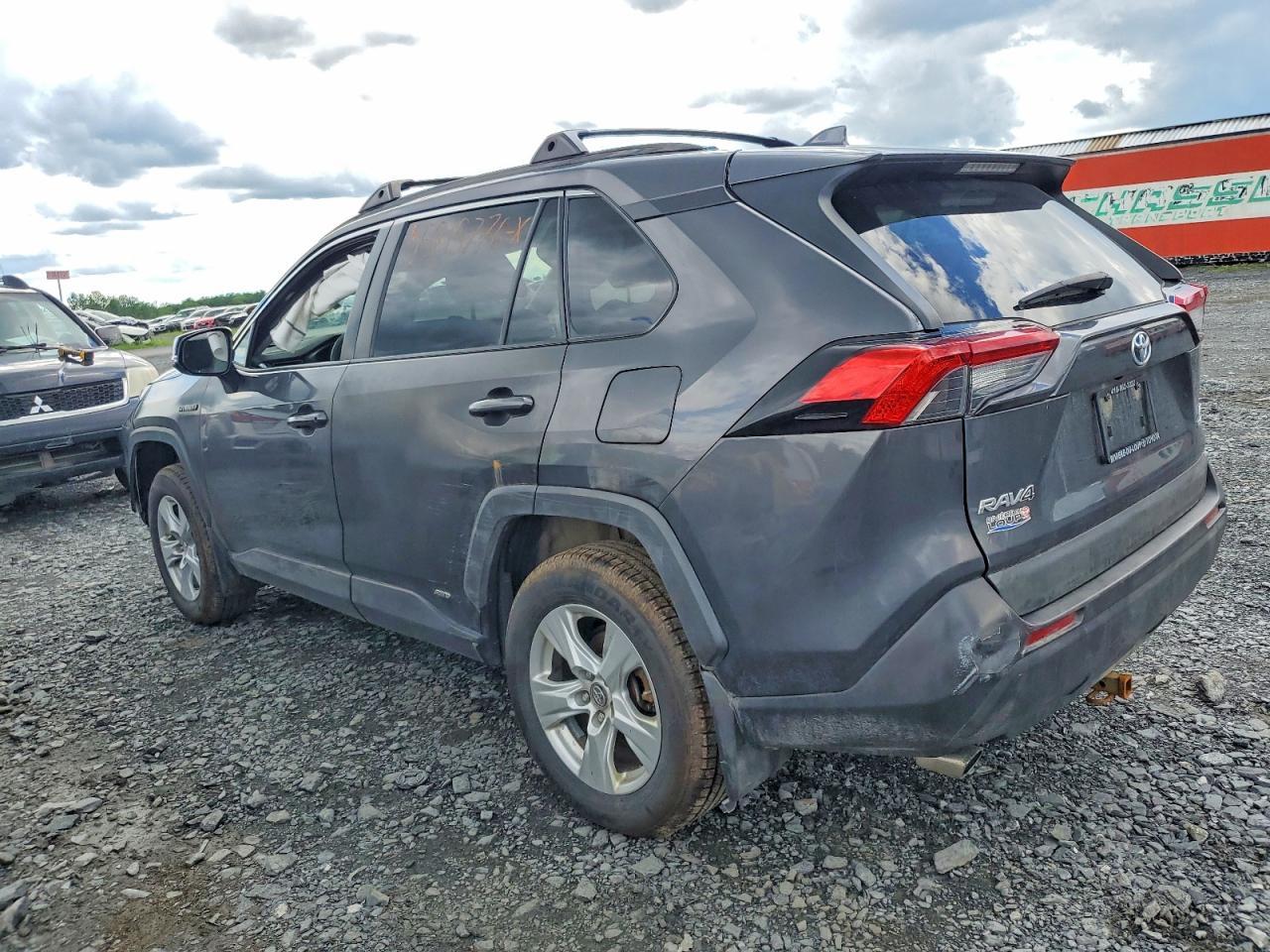 2019 Toyota Rav4 Le - Image 2