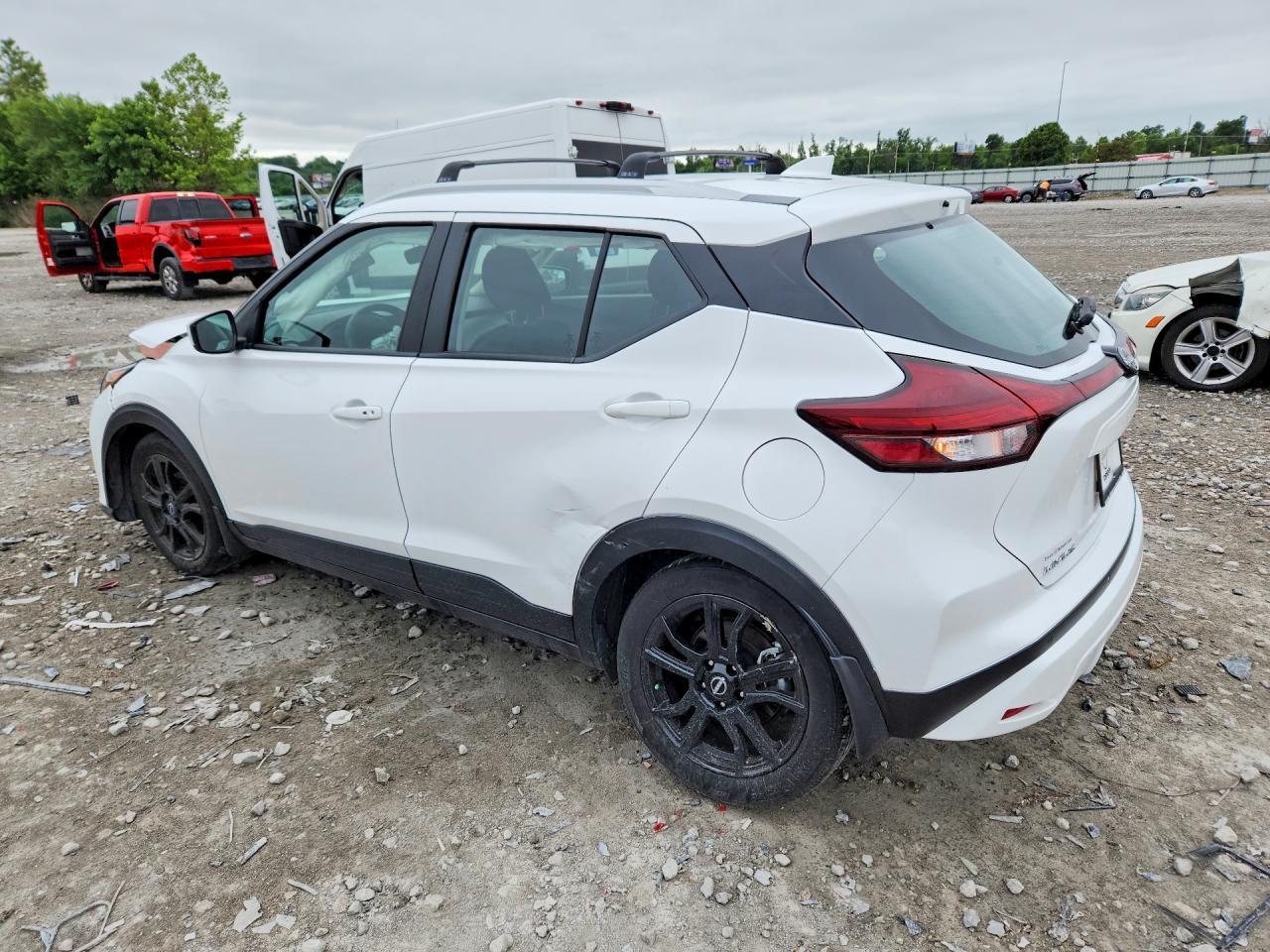 2024 Nissan Kicks Sv - Image 2