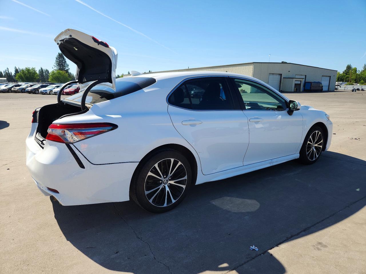 2019 Toyota Camry Se - Фото 3
