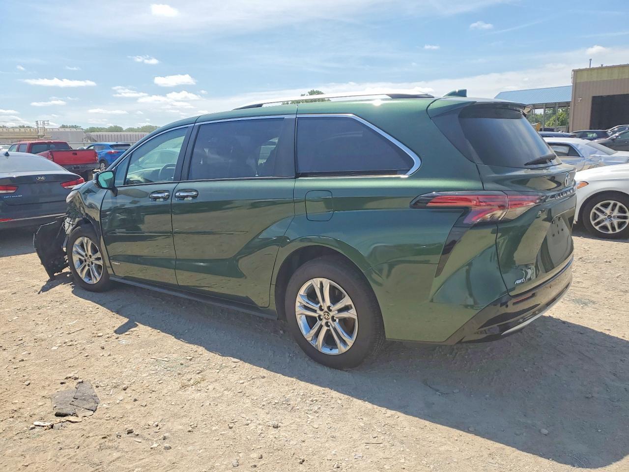 2021 Toyota Sienna Platinum 7-Passenger - Фото 2