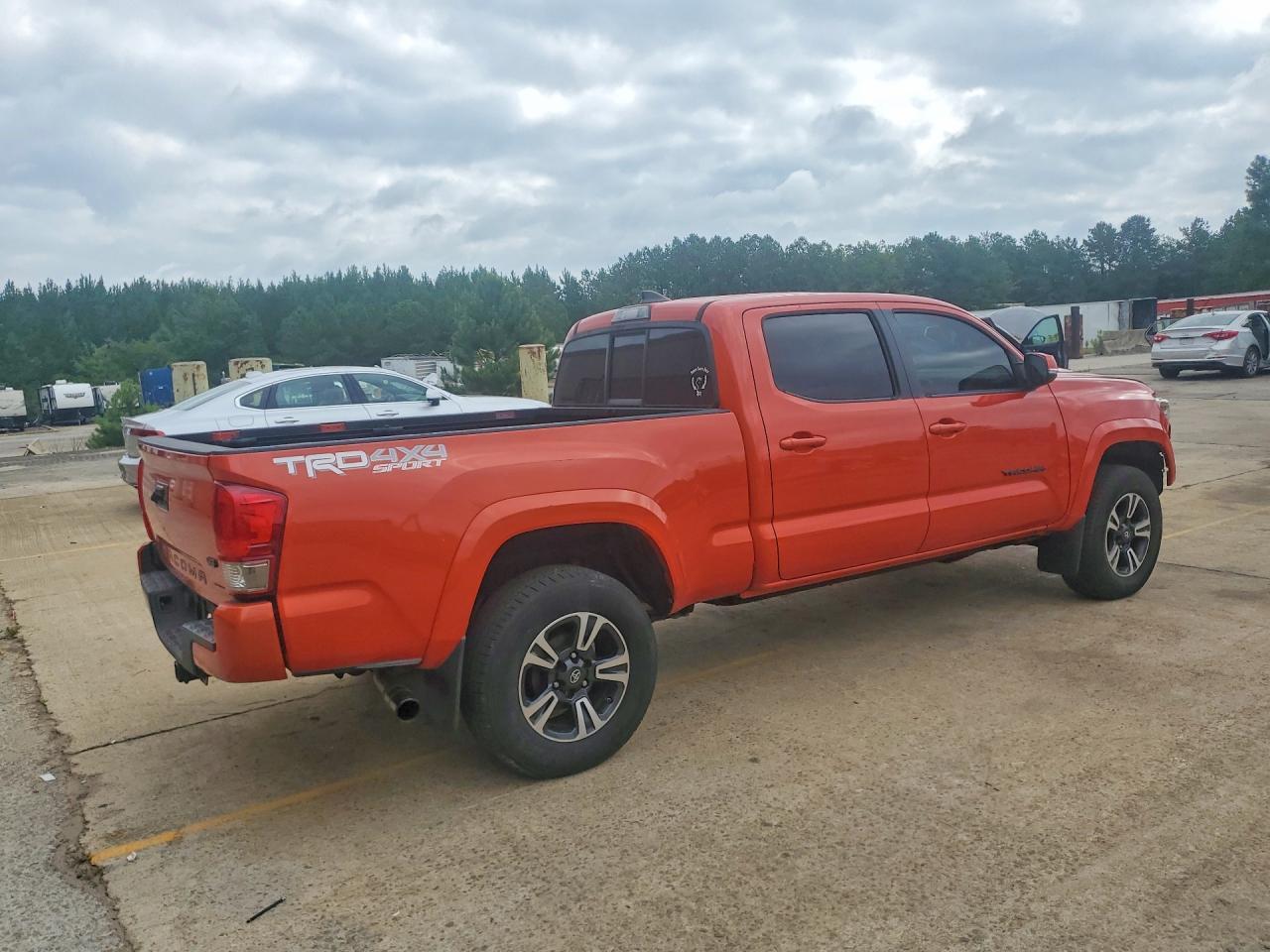2016 Toyota Tacoma Trd Sport - Image 3