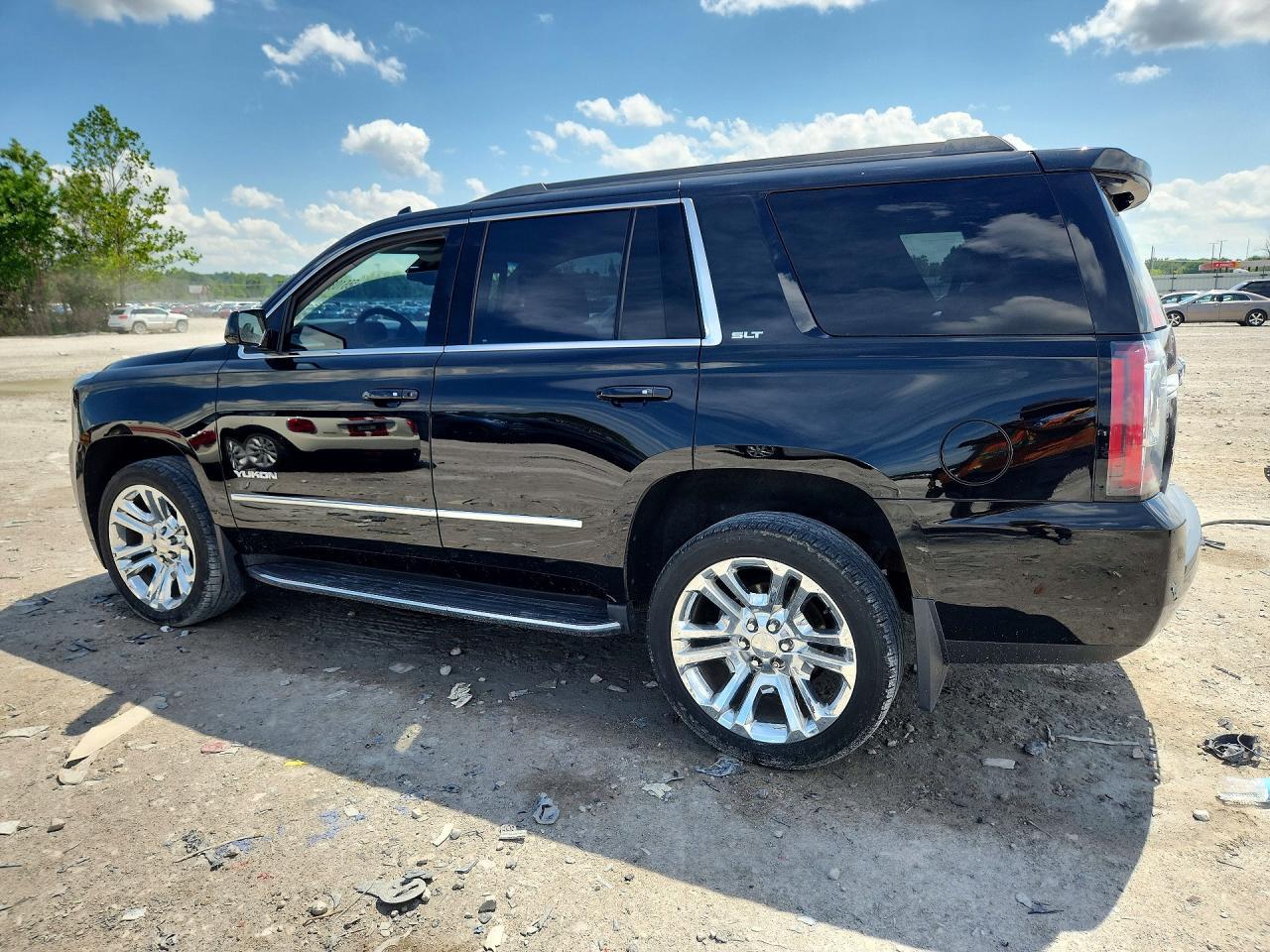 2017 GMC Yukon Slt - Image 2