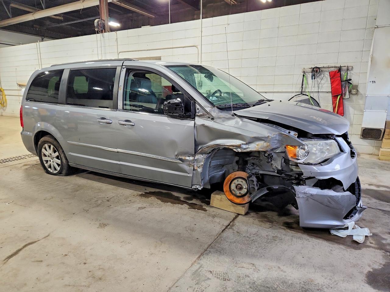 2014 Chrysler Town & Country Touring - Фото 4