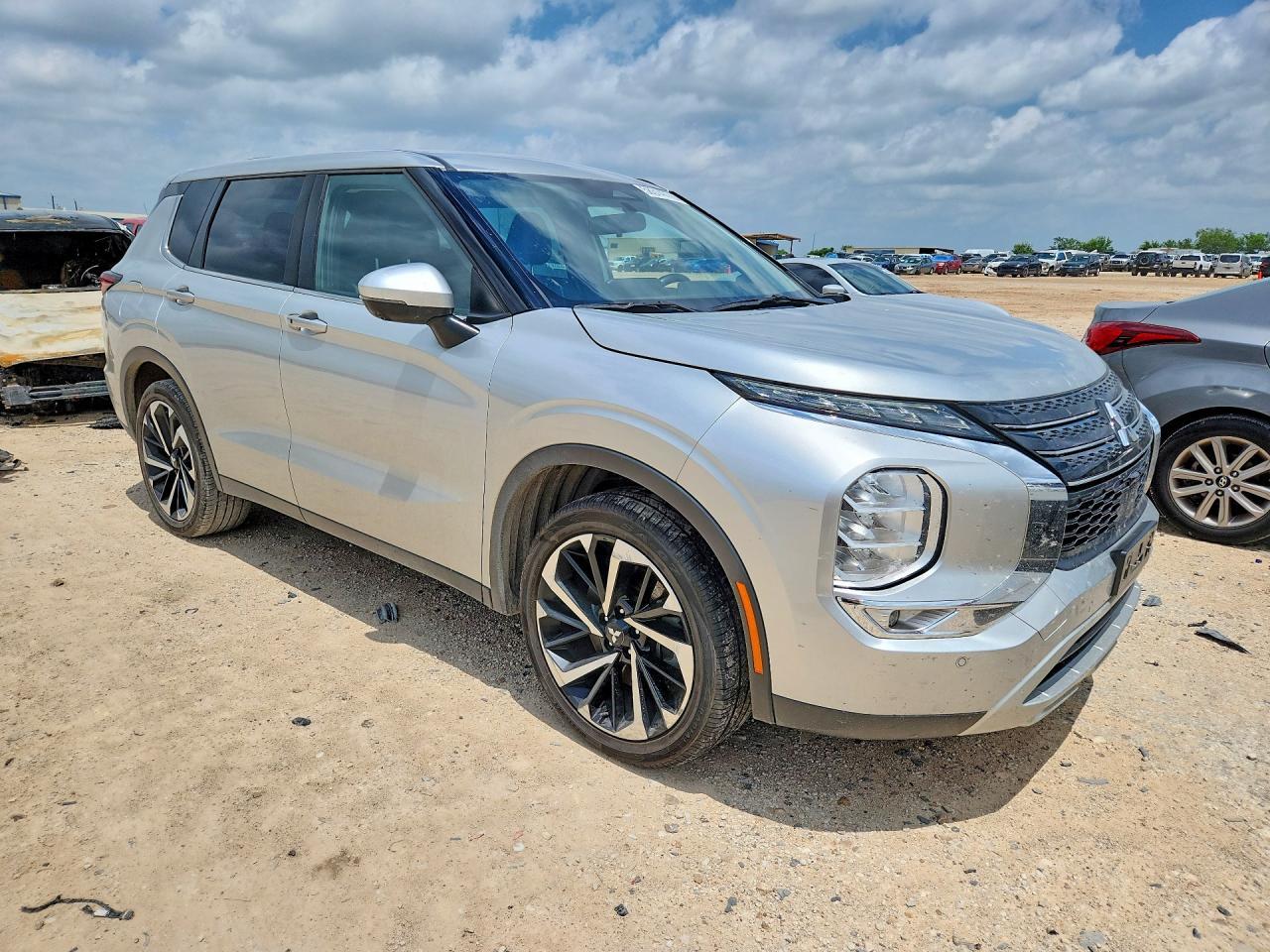 2022 Mitsubishi Outlander Se - Image 4