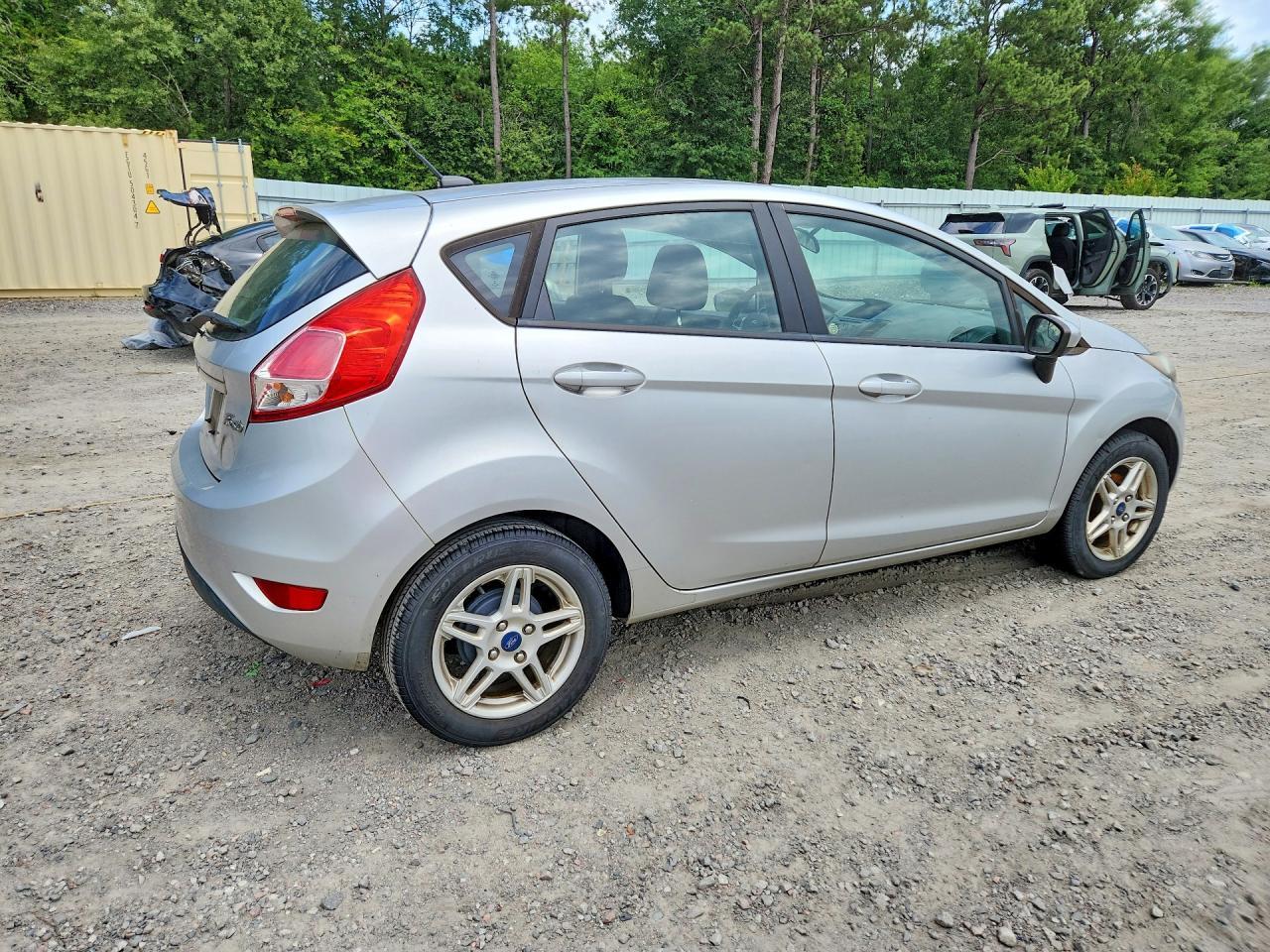 2019 Ford Fiesta Se - Фото 3