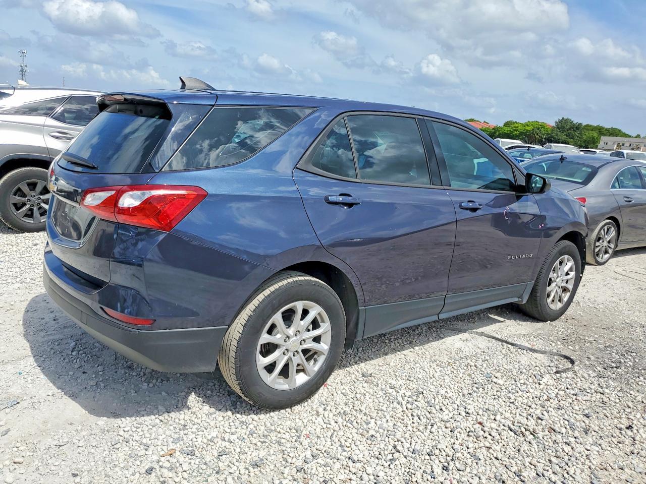 2019 Chevrolet Equinox Ls - Фото 3