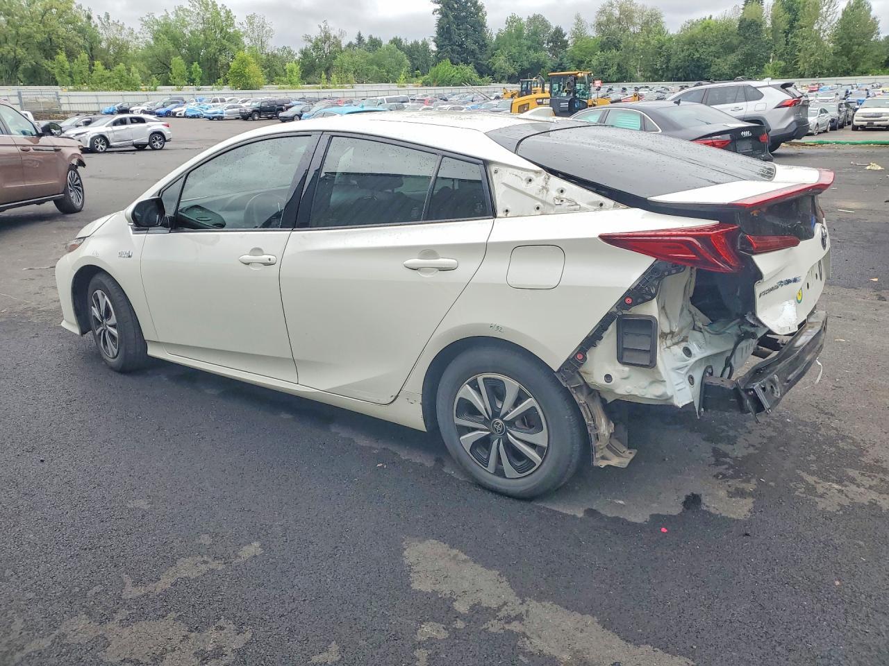 2017 Toyota Prius Prime Plus - Фото 2
