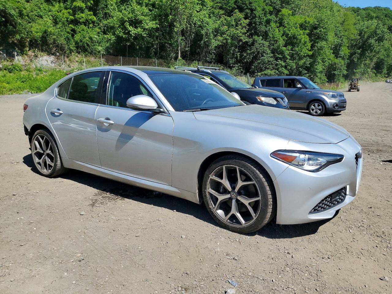 2019 Alfa Romeo Giulia - Фото 4
