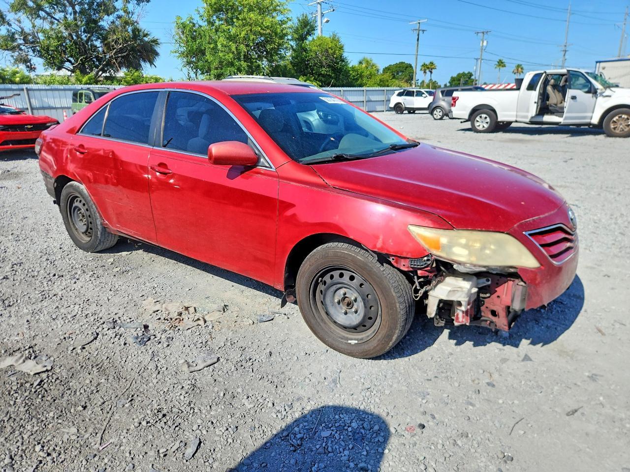 2010 Toyota Camry Le - Фото 4