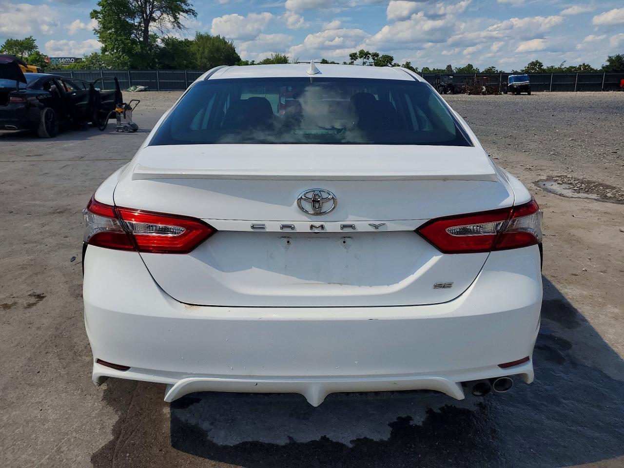 2019 Toyota Camry Se - Image 6