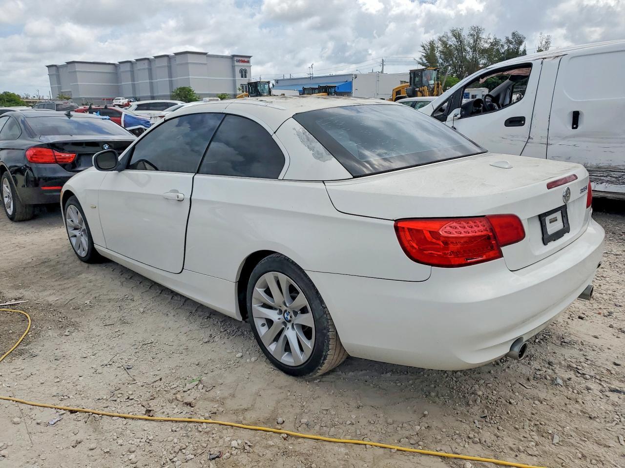 2011 BMW 335 I - Фото 2