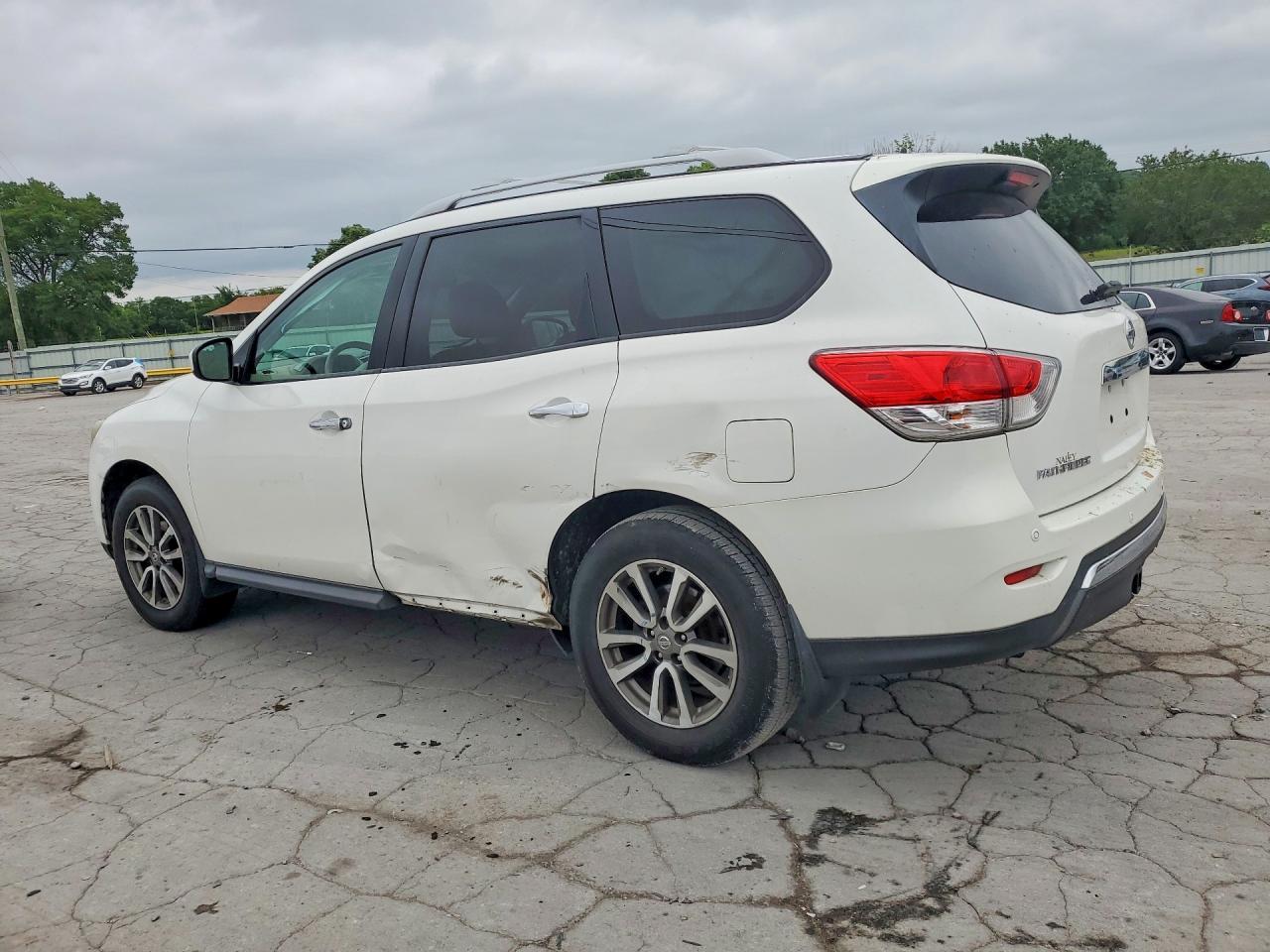 2013 Nissan Pathfinder S - Фото 2