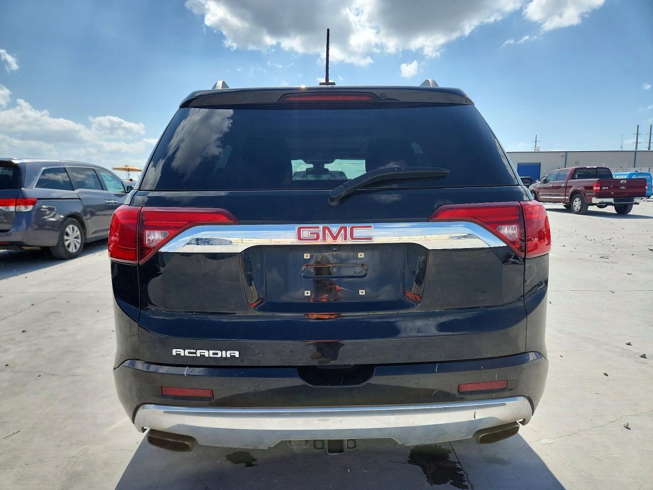 2017 GMC Acadia Denali - Фото 6