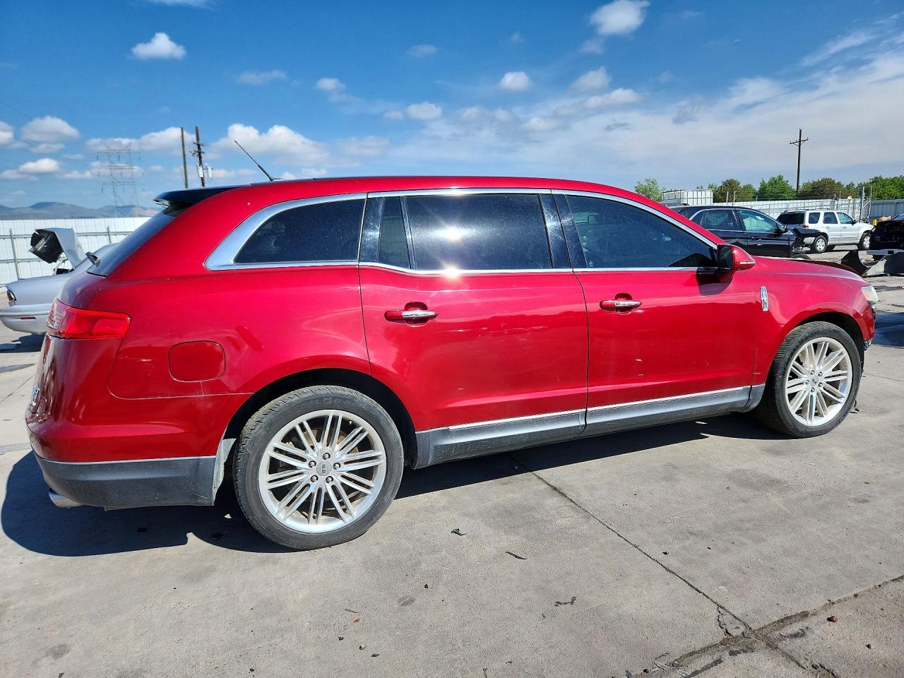 2013 Lincoln Mkt - Image 3