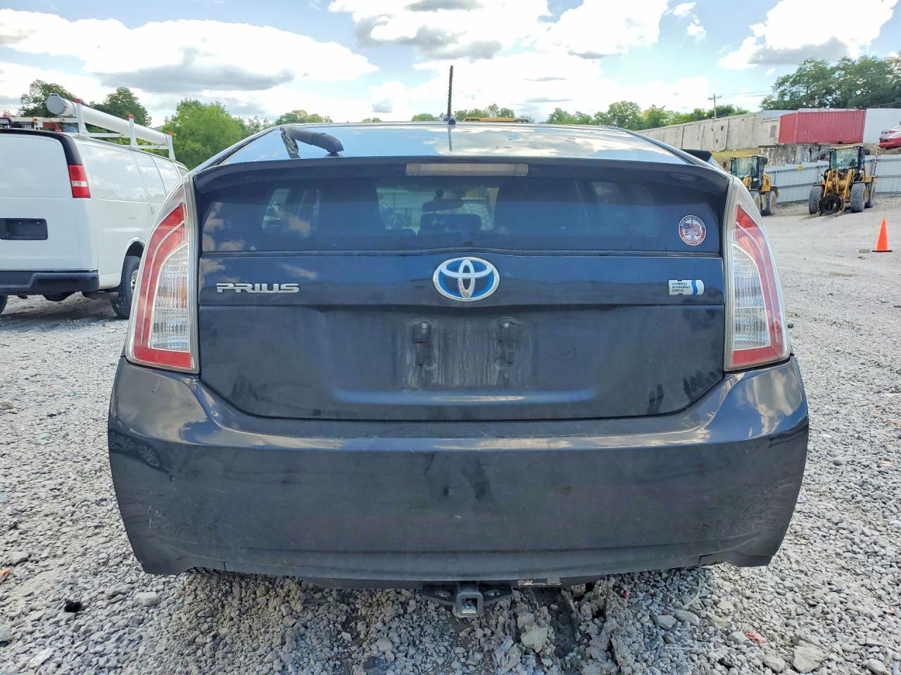 2012 Toyota Prius Two - Фото 6