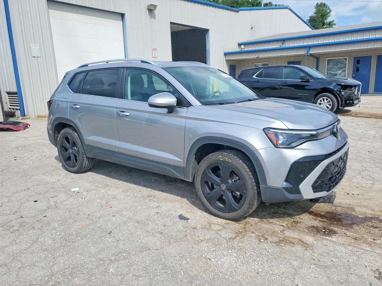 2025 Volkswagen Taos Sel - Image 4