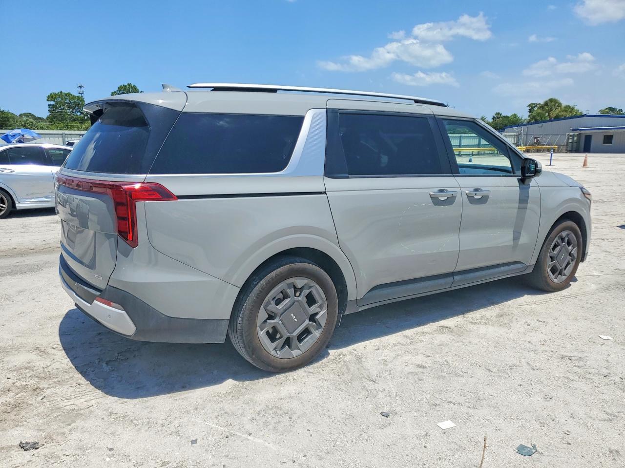 2025 Kia Carnival Ex - Image 3