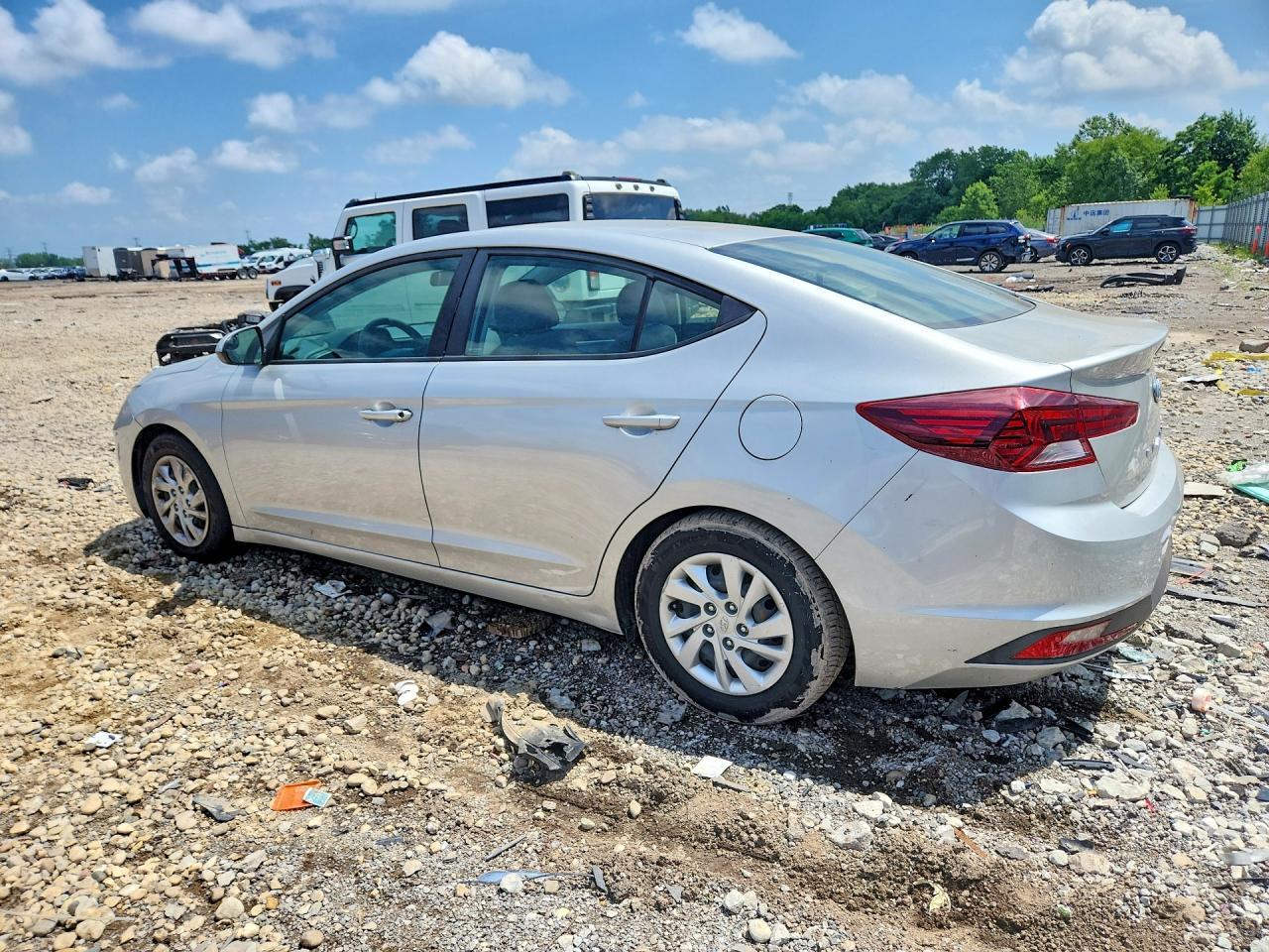 2019 Hyundai Elantra Se - Image 2