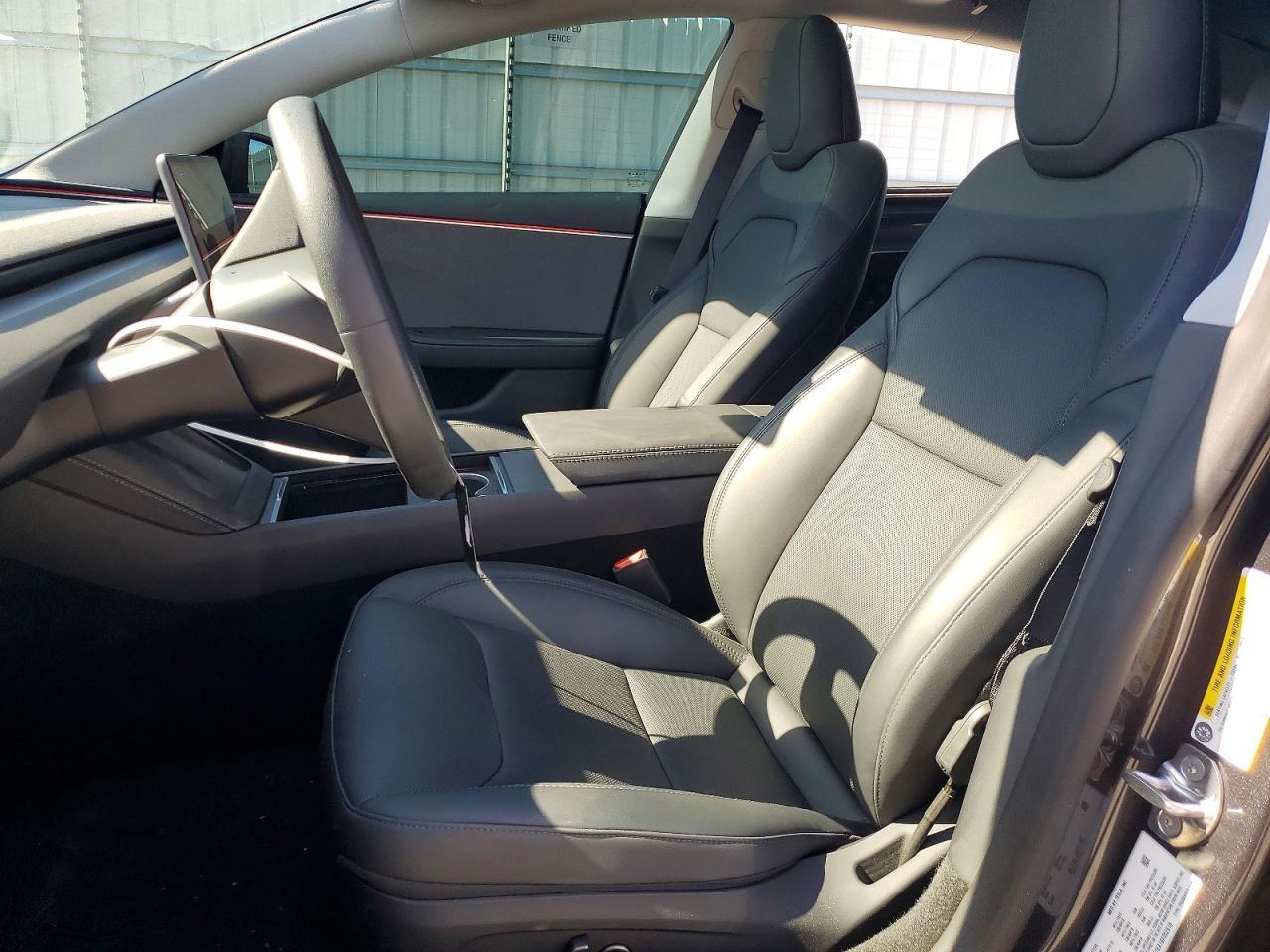 2025 Tesla Model 3 - Фото 7