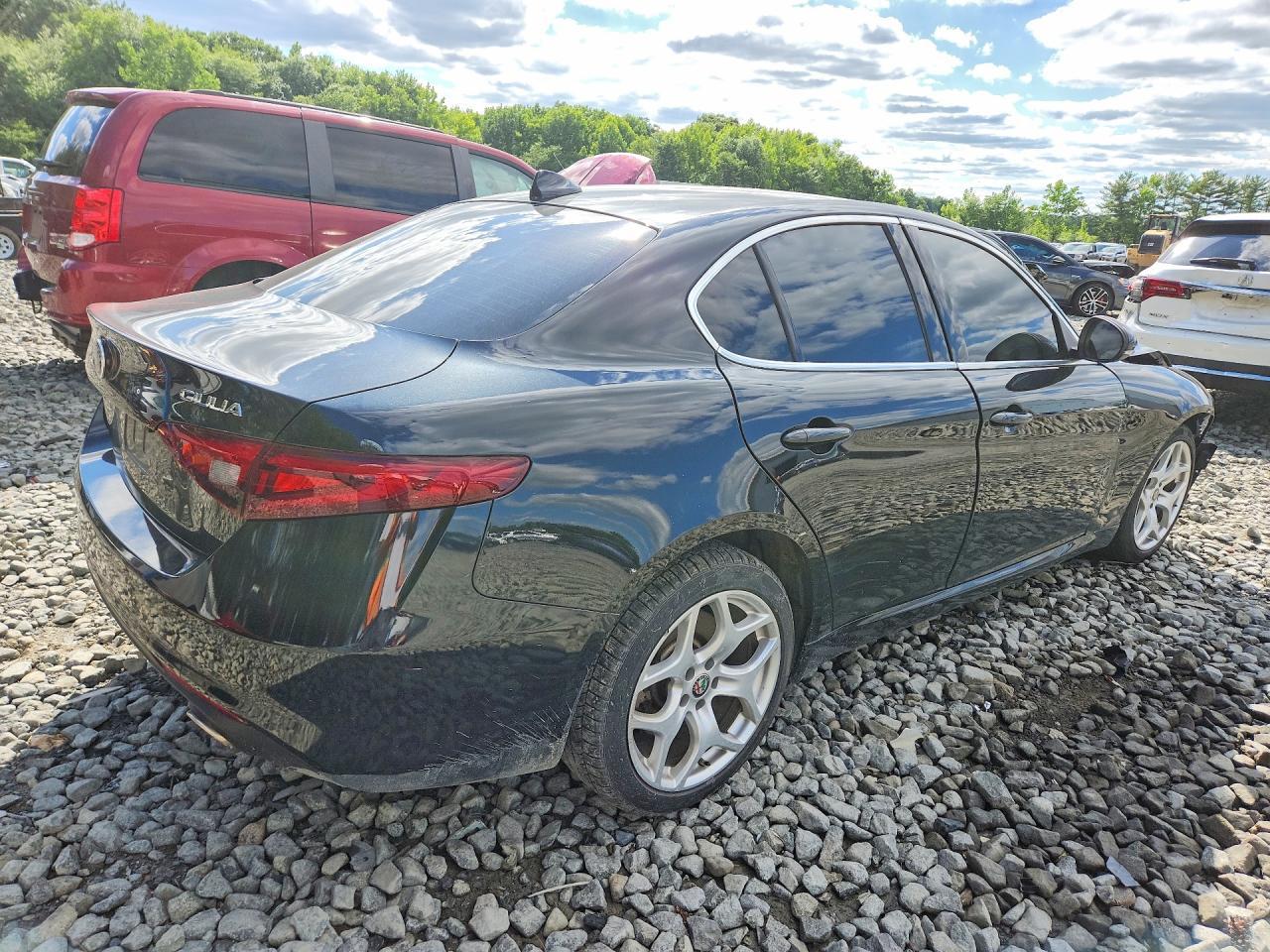 2020 Alfa Romeo Giulia Ti - Фото 3