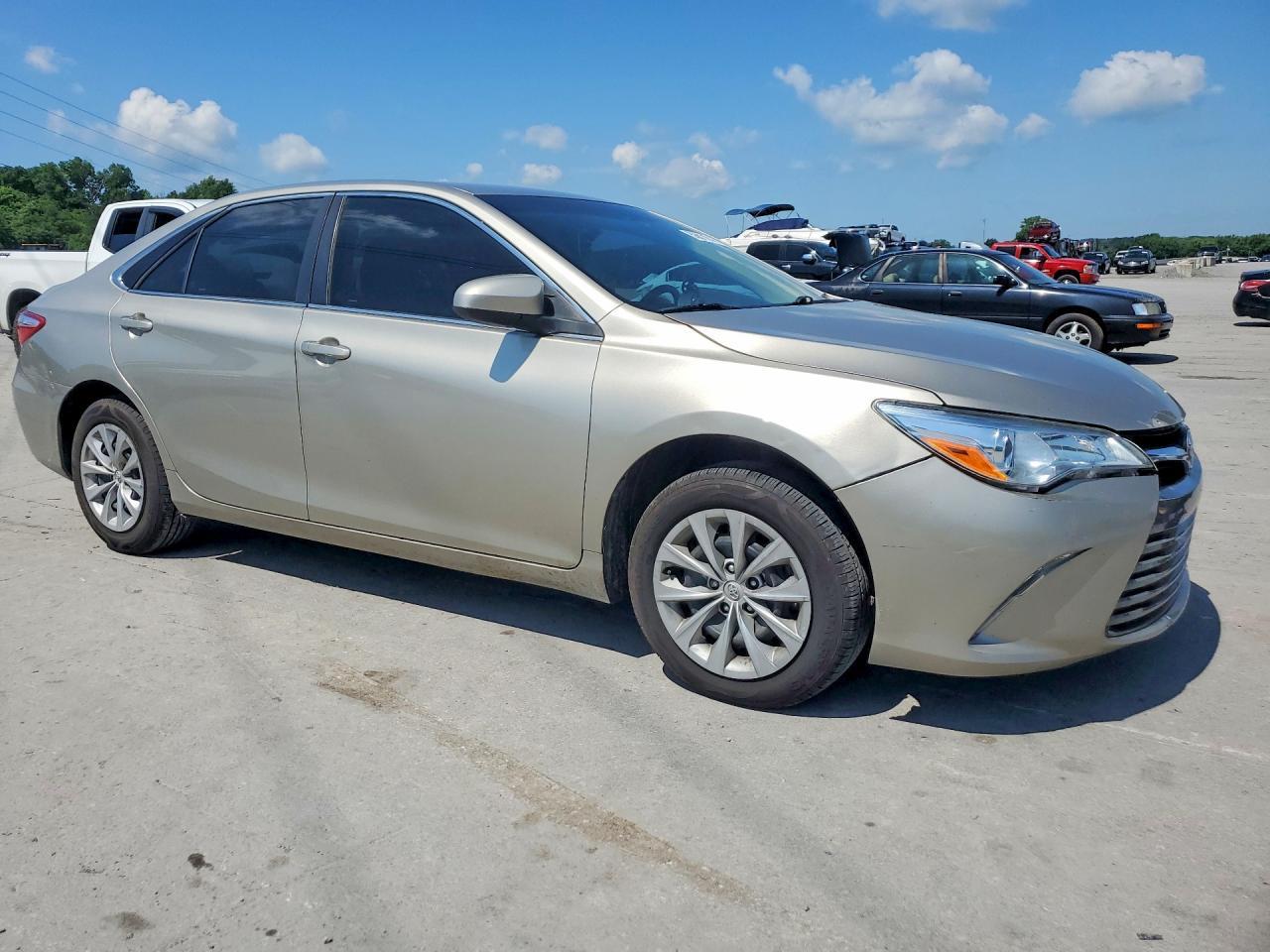 2016 Toyota Camry Le - Image 4