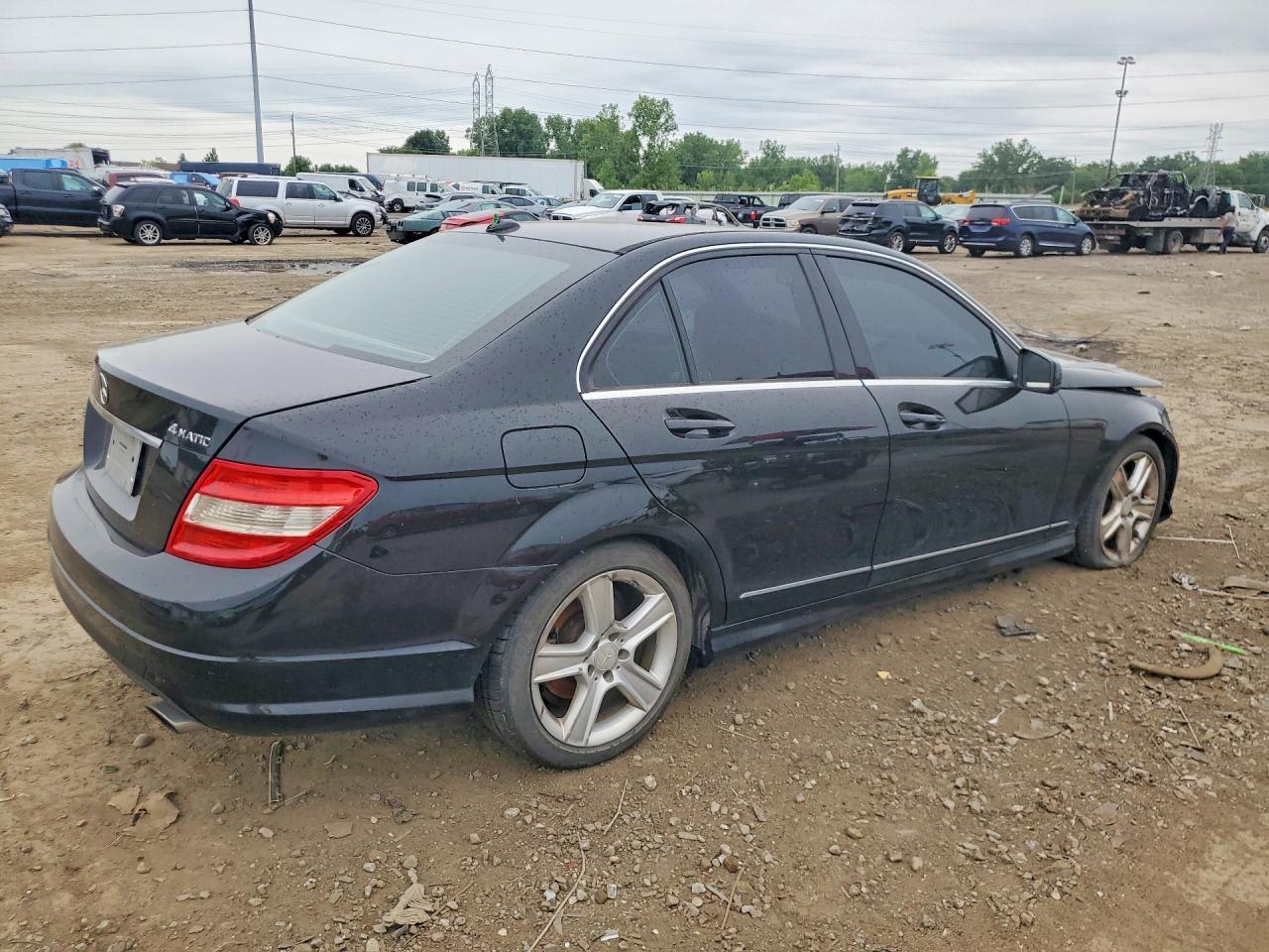 2011 Mercedes-Benz C 300 4Matic - Фото 3