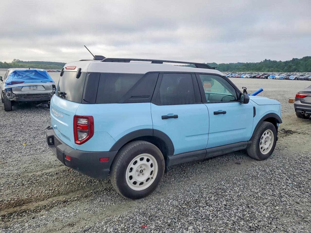 2025 Ford Bronco Sport Heritage - Image 3