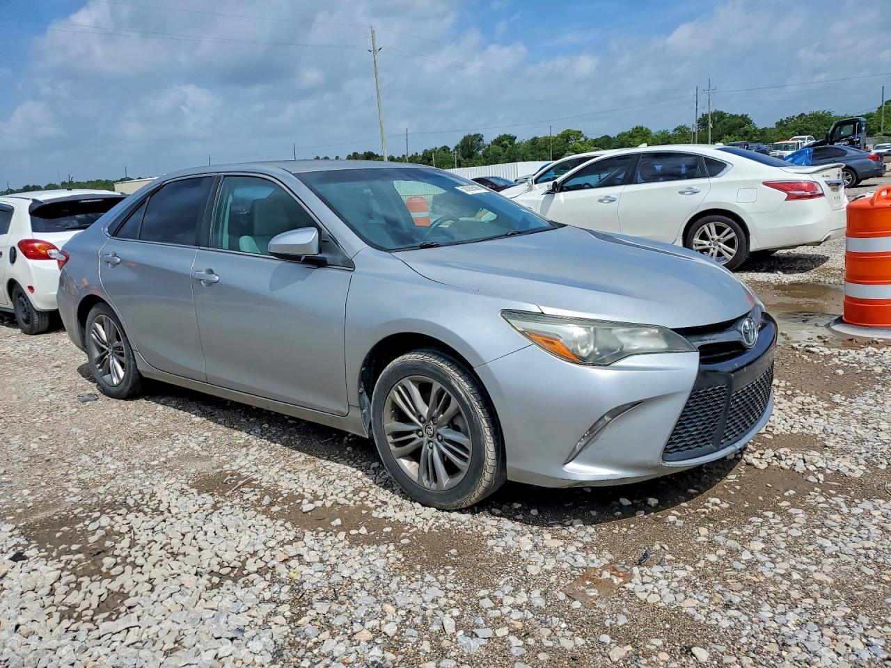 2016 Toyota Camry Se - Image 4