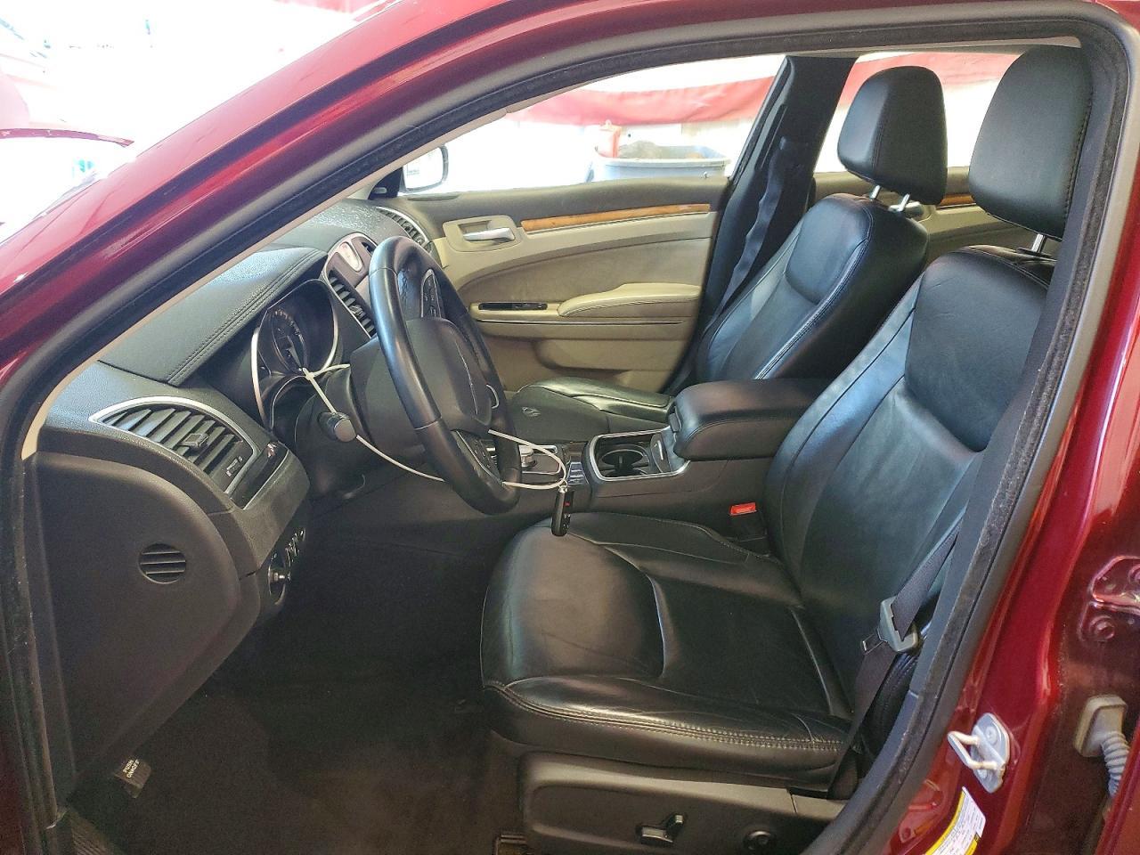 2016 Chrysler 300 Limited - Фото 7