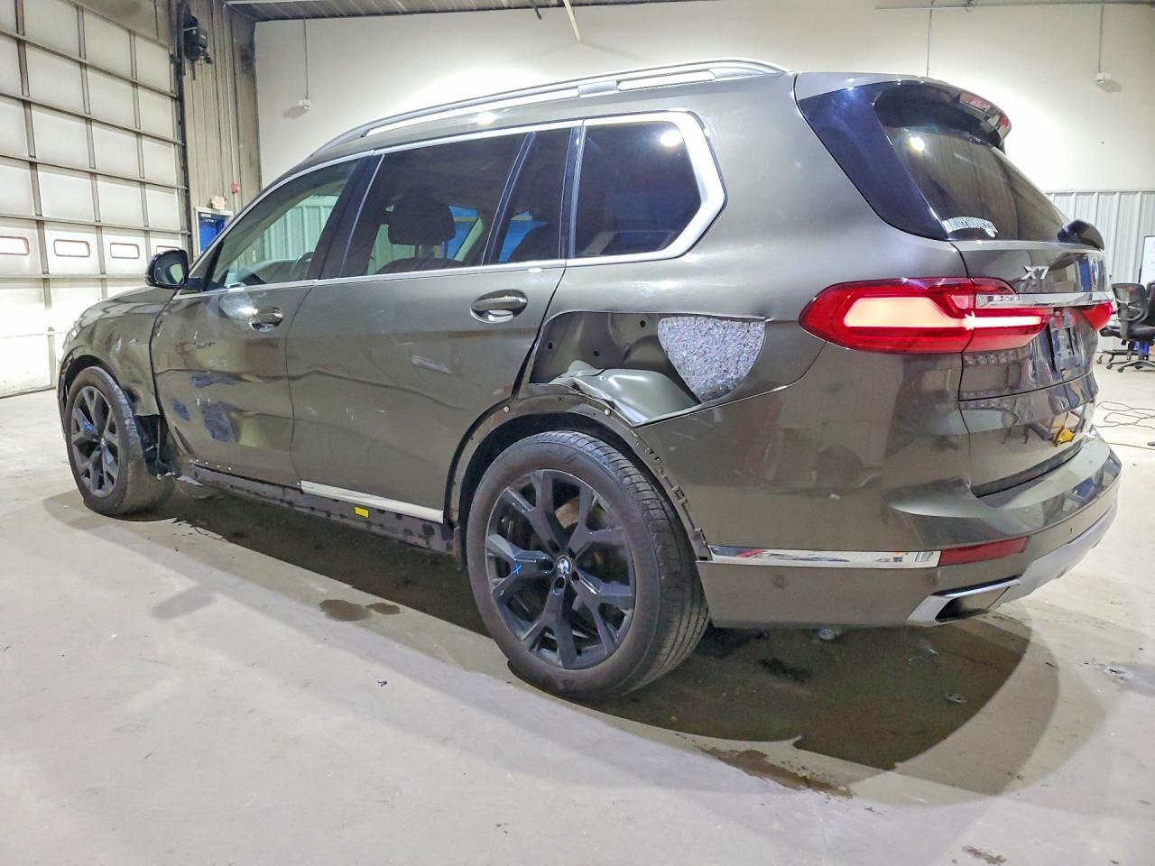 2020 BMW X7 xDrive40I - Фото 2