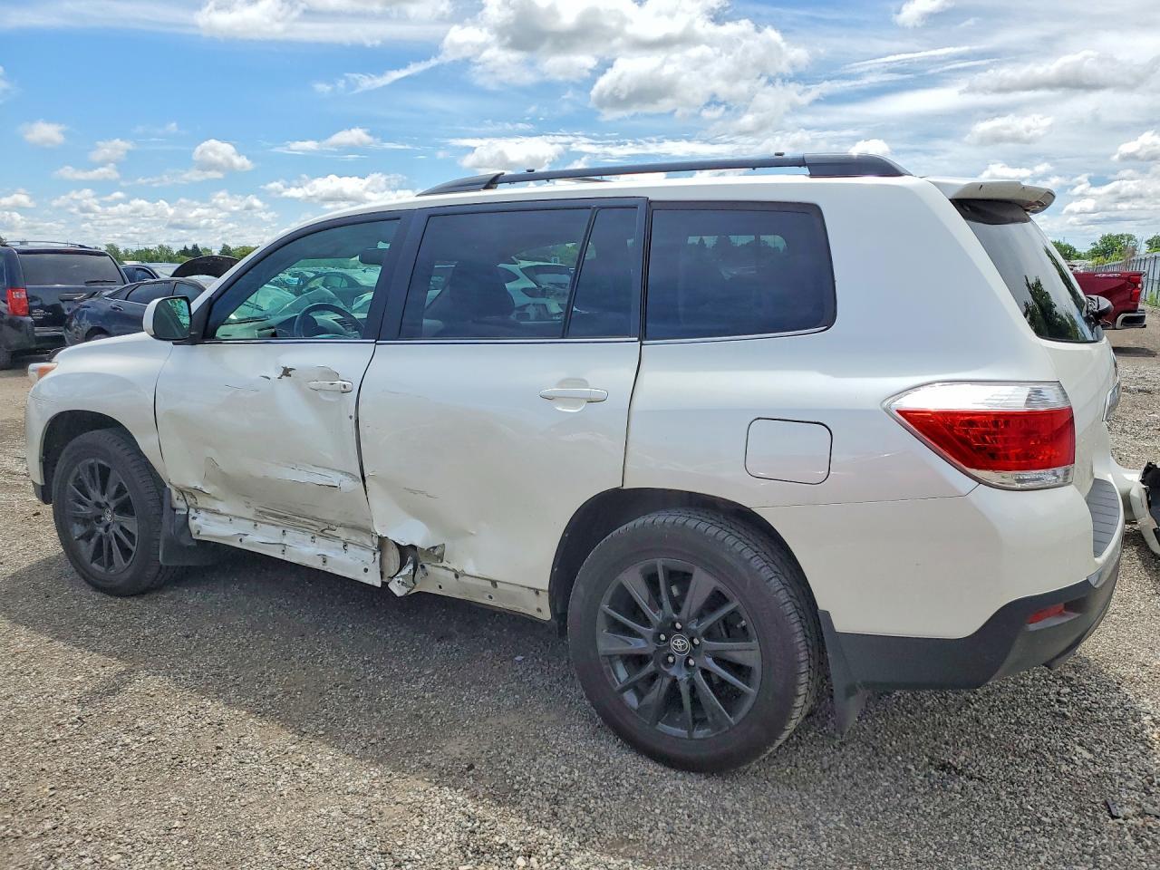 2013 Toyota Highlander - Image 2