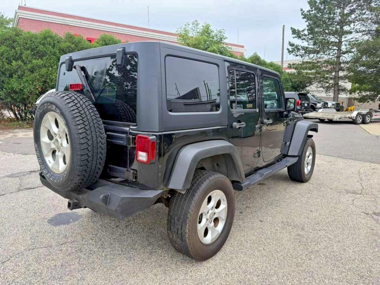 2013 Jeep Wrangler Unlimited Rubicon - Image 4