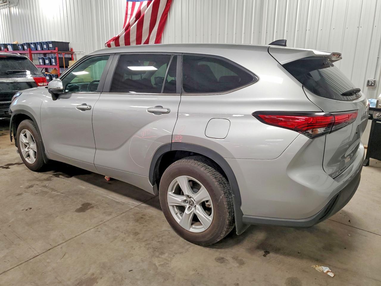 2024 Toyota Highlander Le - Image 2