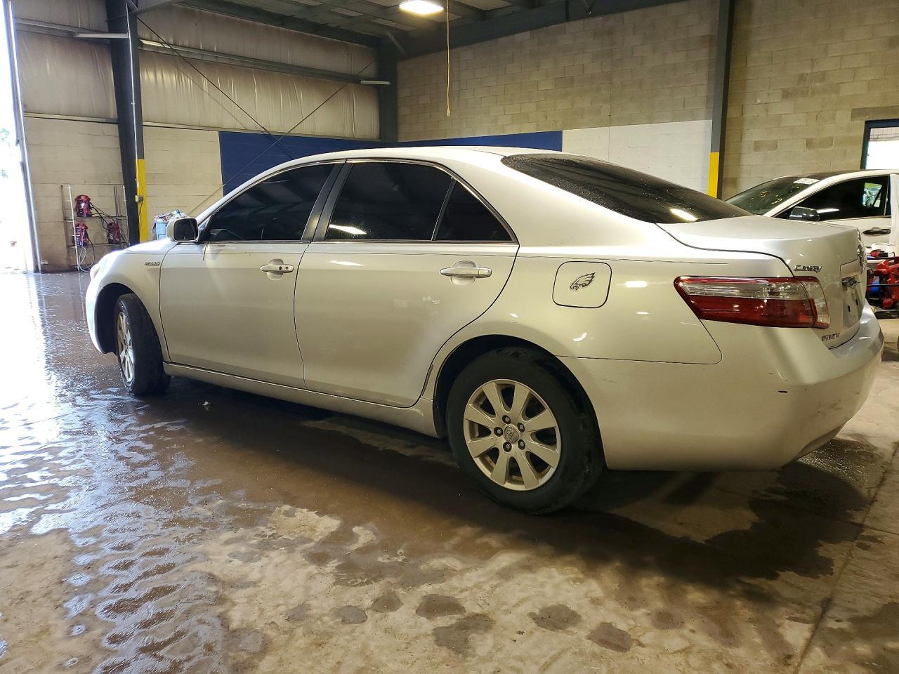 2009 Toyota Camry Hybrid - Image 2