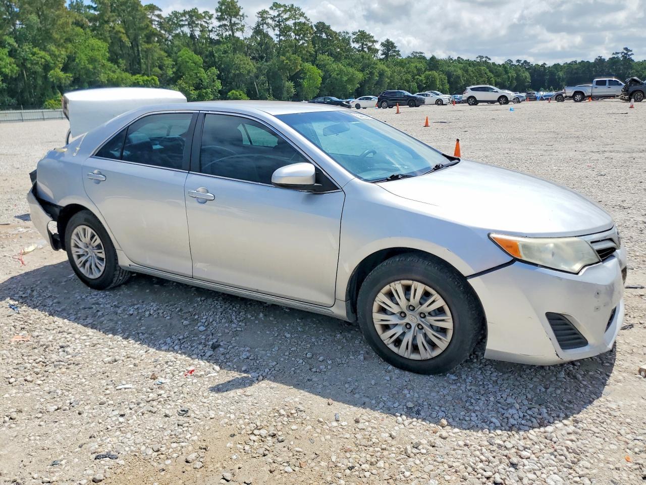 2014 Toyota Camry Le - Image 4