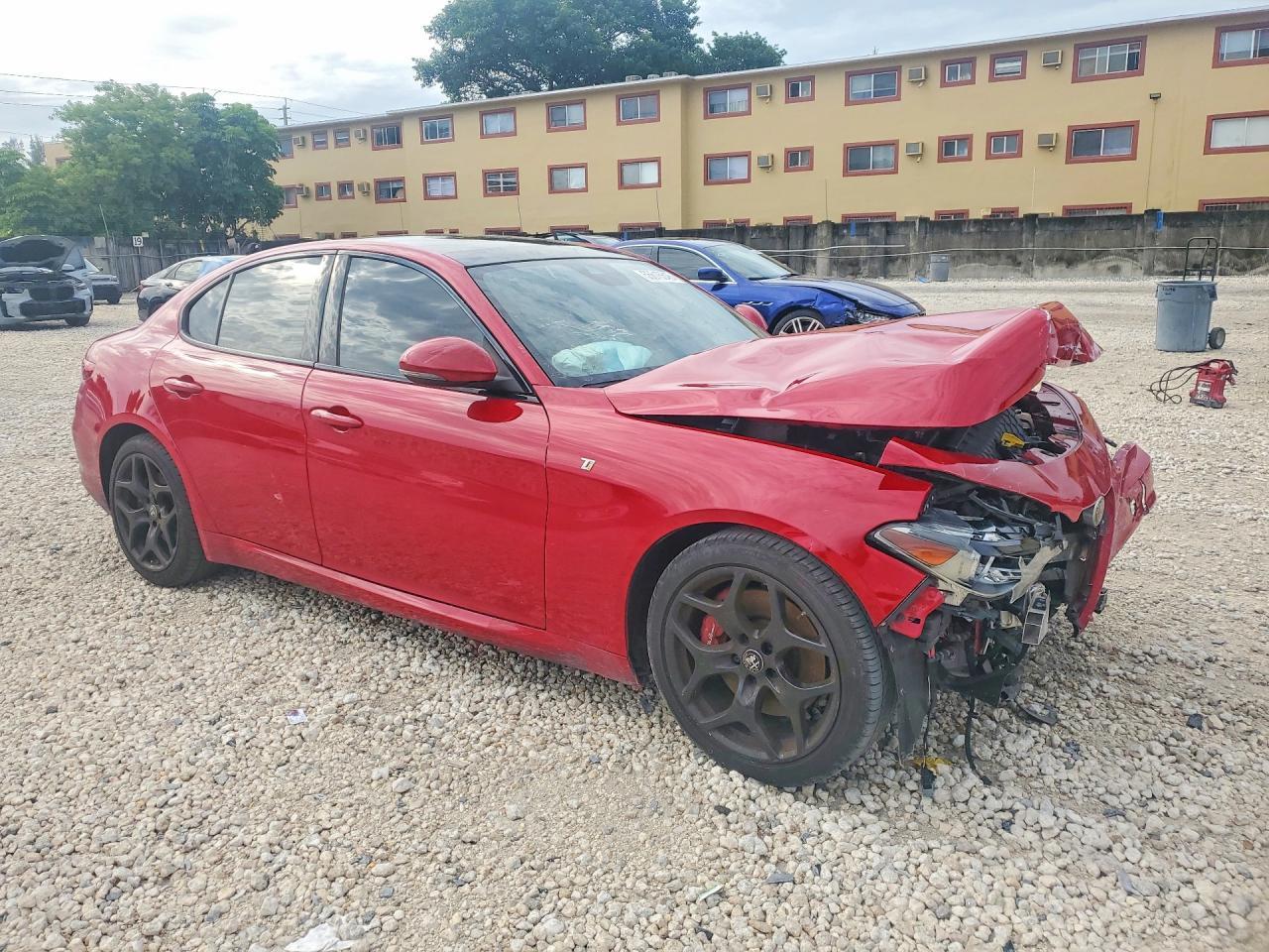 2022 Alfa Romeo Giulia Super - Image 4